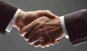 Elon Musk dice que una vez se acercó a Apple para adquirir Tesla