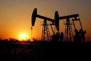 Oil falls as new coronavirus strain raise worries over demand recovery